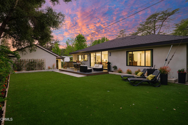 4428 Oakwood Avenue, La Canada Flintridge CA: https://media.crmls.org/mediaz/6c02245b-979e-46ad-a1c9-ed1178839e84.jpg