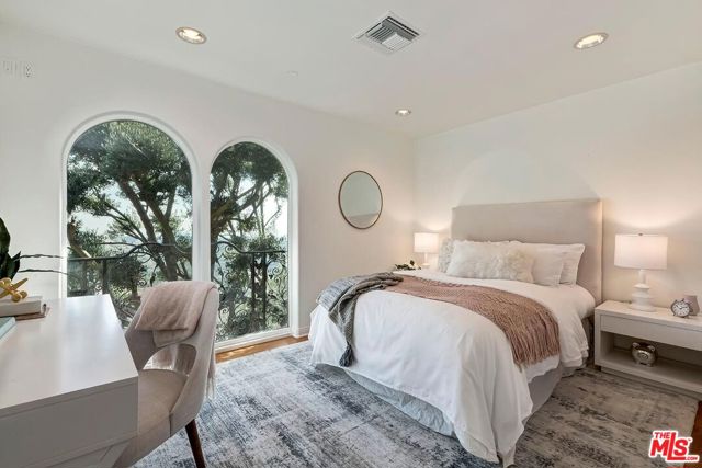 3595 Wonder View Drive, Los Angeles CA: https://media.crmls.org/mediaz/6c02388d-7b5c-4661-b35d-ee4129aa88d3.jpg