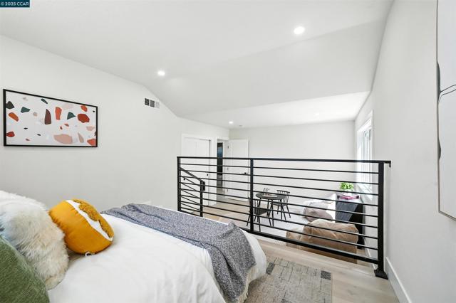 31 Junewood Ct, Danville CA: https://media.crmls.org/mediaz/6c02397b-3251-4814-b170-31d59651bd67.jpg