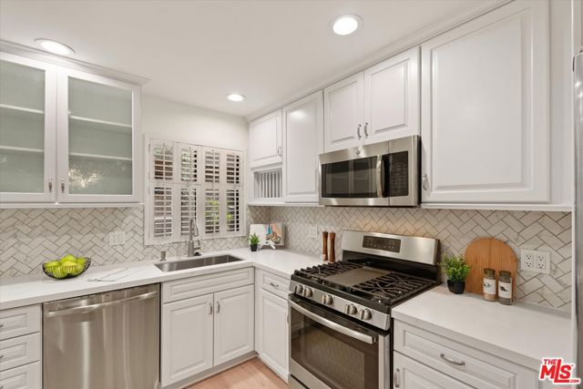 853 Larrabee Street, West Hollywood CA: https://media.crmls.org/mediaz/6c047c99-a516-48af-9eb4-af2c03e853dc.jpg