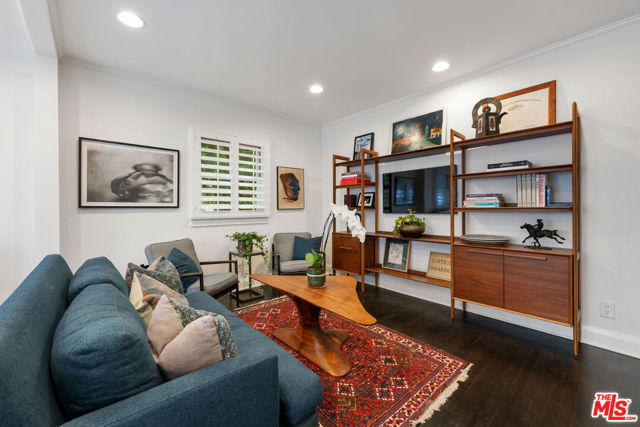 233 S Saltair Avenue, Los Angeles CA: https://media.crmls.org/mediaz/6c0481f4-f9fc-42c1-8977-b8593ced9358.jpg