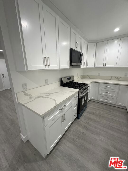 1118 S Holt Avenue, Los Angeles CA: https://media.crmls.org/mediaz/6c048565-9404-4edf-bf73-62585b285a4c.jpg