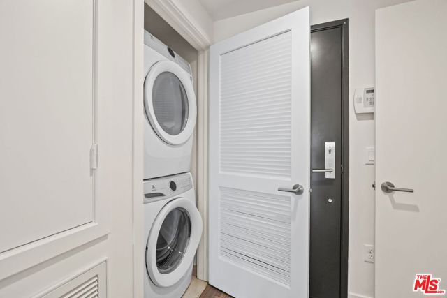 11818 Dorothy Street, Los Angeles CA: https://media.crmls.org/mediaz/6c048956-dba1-482b-9079-7426be8973a9.jpg