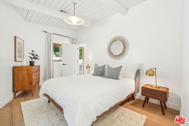 2145 Sunset Crest Drive, Los Angeles CA: https://media.crmls.org/mediaz/6c04dd6b-2389-472c-b3a0-81645daecb47.jpg