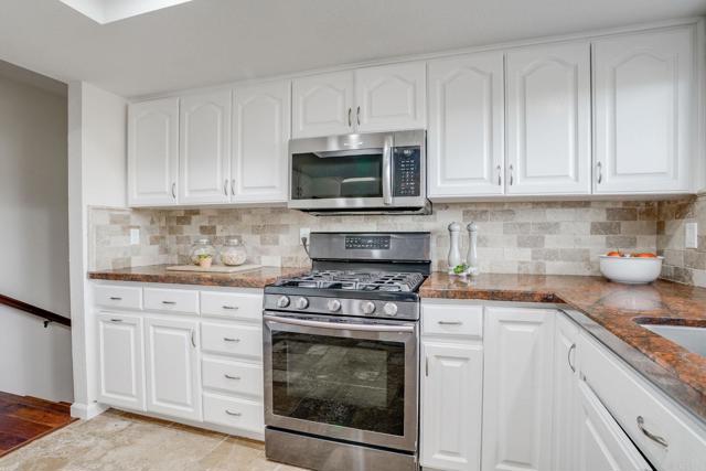 Detail Gallery Image 9 of 56 For 1782 Troy Ln, Oceanside,  CA 92054 - 3 Beds | 2 Baths