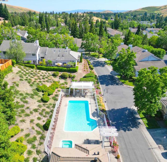 226 Promenade Ln, Danville CA: https://media.crmls.org/mediaz/6c05227a-a9b0-4dd7-80e4-809b6243db9d.jpg