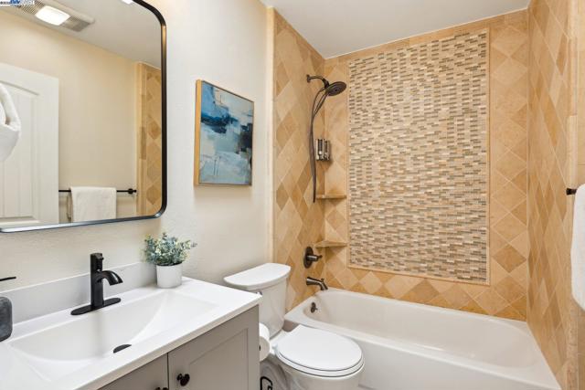 19927 Conrad Ct, Castro Valley CA: https://media.crmls.org/mediaz/6c05bb6b-de27-432a-8056-96332b0c431a.jpg