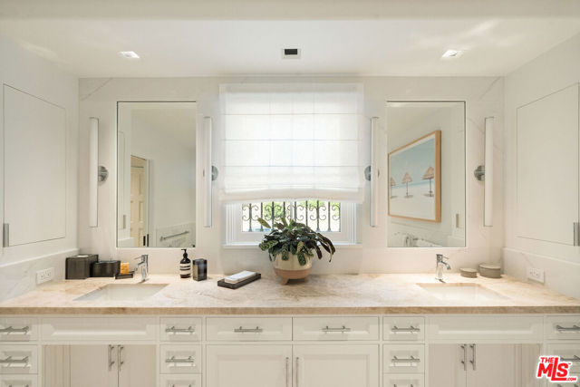 Image 39 of 72 For 705 Palisades Beach Road