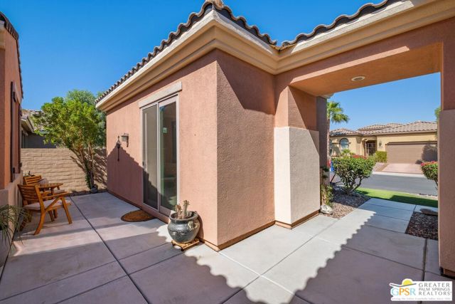 81091 Avenida Colonias, Indio CA: https://media.crmls.org/mediaz/6c061232-c379-4c82-9589-5d2eaee59188.jpg