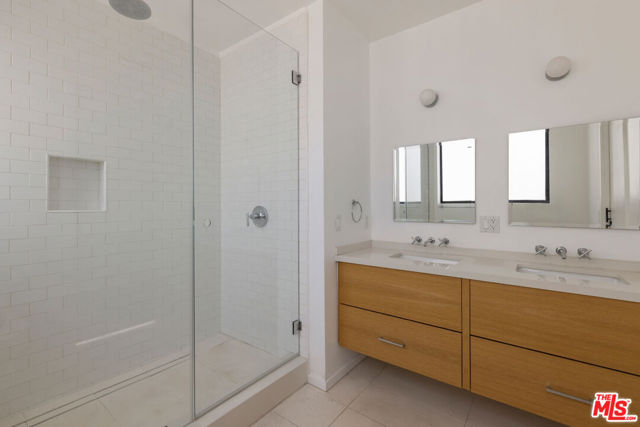 1403 Eagle Vista Drive, Los Angeles CA: https://media.crmls.org/mediaz/6c0640e3-d573-4e90-a27b-09c46bc90cb2.jpg