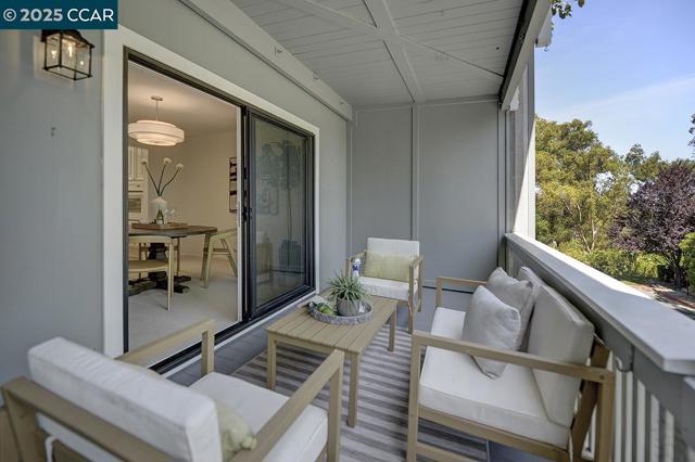 1224 Singingwood Ct, Walnut Creek CA: https://media.crmls.org/mediaz/6c064cac-33df-48bf-a4d6-1e3c62854325.jpg