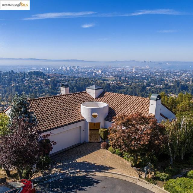 6413 Gwin Ct, Oakland CA: https://media.crmls.org/mediaz/6c068acc-c00a-4683-805d-eb5f4c4a28c7.jpg