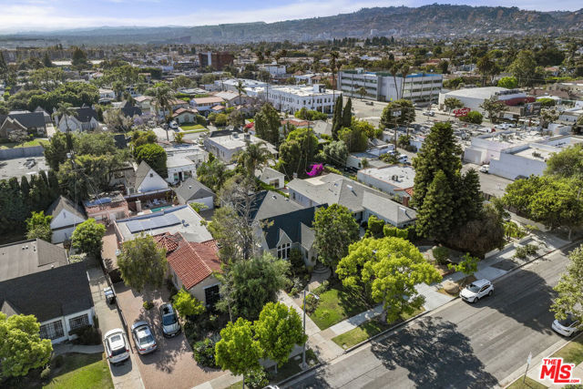 157 Poinsettia Place, Los Angeles, California 90036, 3 Bedrooms Bedrooms, ,2 BathroomsBathrooms,Single Family Residence,For Sale,Poinsettia,25499429