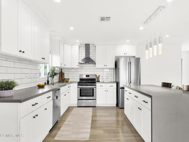 898 Oakmound Avenue, Newbury Park CA: https://media.crmls.org/mediaz/6c0700c4-8f51-44ca-8ec7-7b09d6e26143.jpg
