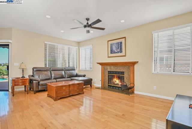 5160 Edgeview Dr, Discovery Bay CA: https://media.crmls.org/mediaz/6c0764f2-349e-42c6-a264-d49aabf86662.jpg
