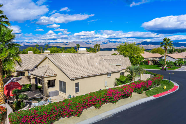 45595 Banff Springs Street, Indio CA: https://media.crmls.org/mediaz/6c079d0e-fe16-4c11-bf15-eeede1735576.jpg