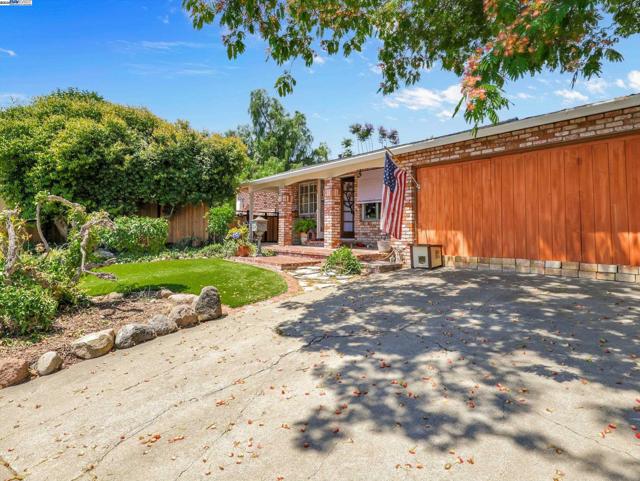 Image 2 of 40 For 4961 Wheeler Dr