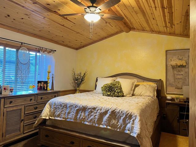 525 Angeles Boulevard, Big Bear CA: https://media.crmls.org/mediaz/6c083971-c7e3-4240-b9ae-d2057033caf5.jpg