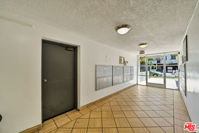 8421 Cedros Avenue photo 5