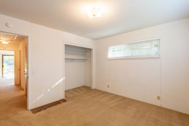 0 2 E of Torres Avenue, Carmel CA: https://media.crmls.org/mediaz/6c085a19-222f-442c-b77b-fdf7cb8b591a.jpg