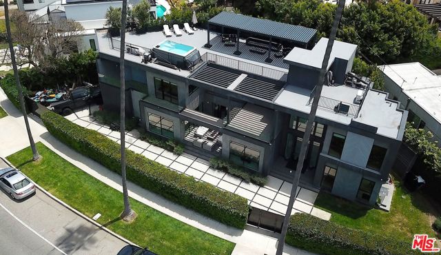 12720 Montana Avenue, Los Angeles CA: https://media.crmls.org/mediaz/6c08c8c6-781d-45e2-b5a2-2b18cc3309d2.jpg