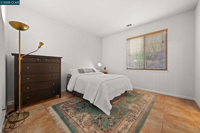 Image 22 of 60 For 868 Deer Spring Cir