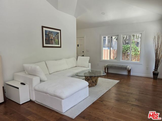 2310 Oak Street photo 6