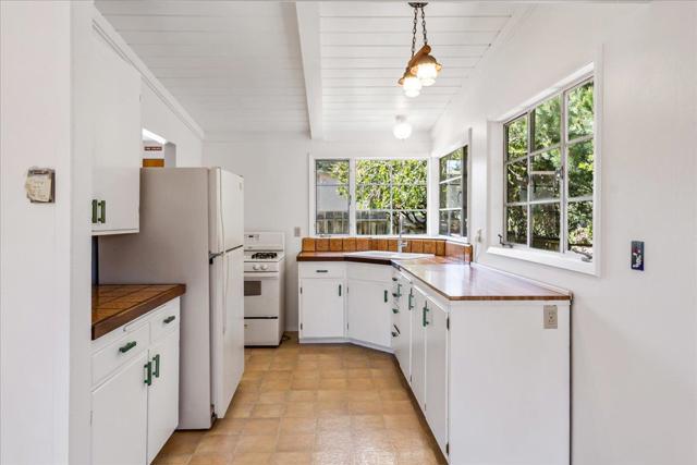 799 Lottie Street, Monterey CA: https://media.crmls.org/mediaz/6c0958fb-d2d2-48d7-ab8d-23e0ffb94fad.jpg
