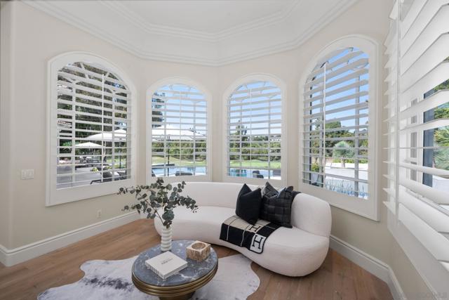 5986 Greensview Ct, Rancho Santa Fe CA: https://media.crmls.org/mediaz/6c0a27be-54db-4ec4-a9ec-994775cd8f44.jpg