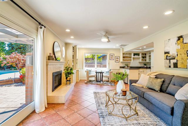 216 Salamanca Ct, San Ramon CA: https://media.crmls.org/mediaz/6c0ab02e-332e-4dfb-b27a-b6a9aeed20b4.jpg