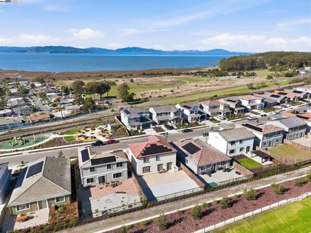 4158 Markovich Ct, Richmond CA: https://media.crmls.org/mediaz/6c0b0ca9-ef85-4992-9e23-16b6214df80b.jpg