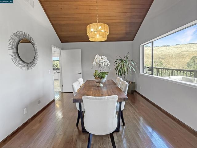 130 Hillcroft Way, Walnut Creek CA: https://media.crmls.org/mediaz/6c0c6da1-0c4c-47c0-9428-5d12218437c9.jpg