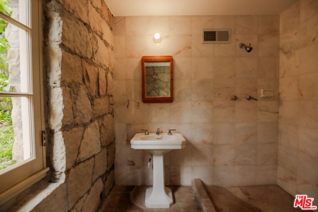 405 Toro Canyon Road, Carpinteria CA: https://media.crmls.org/mediaz/6c0c8255-50cf-4b35-a041-b576a2f648d8.jpg
