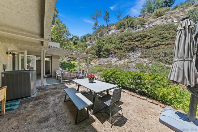 4366 Caminito Pintoresco, San Diego CA: https://media.crmls.org/mediaz/6c0c98fb-77af-4d9c-bb5f-2ac41c6e7352.jpg