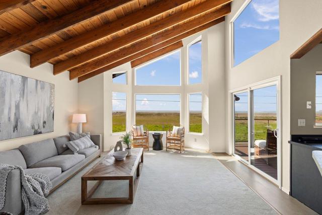 861 Railroad Avenue, Half Moon Bay CA: https://media.crmls.org/mediaz/6c0d1ec7-1f4d-4aeb-99d2-978fea76eca4.jpg