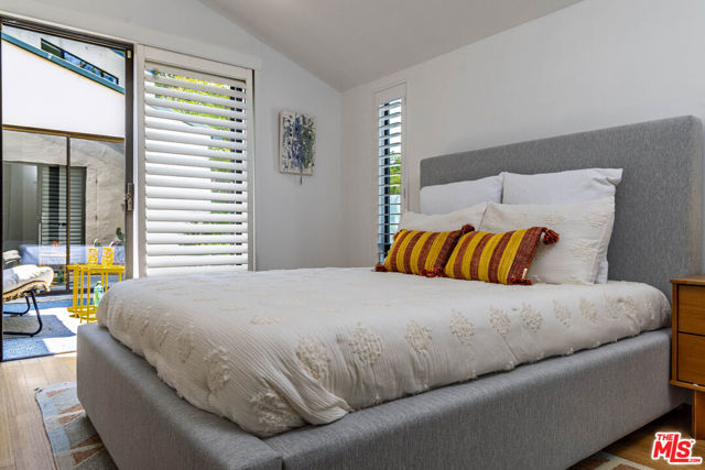 520 Barker Pass Road, Santa Barbara CA: https://media.crmls.org/mediaz/6c0d544e-219e-4138-b049-092b642fe585.jpg