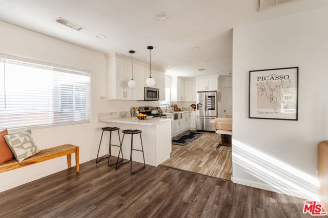 4427 Alumni Avenue, Los Angeles CA: https://media.crmls.org/mediaz/6c0d651c-7bfc-4e3b-b1a5-53bbfddda29f.jpg