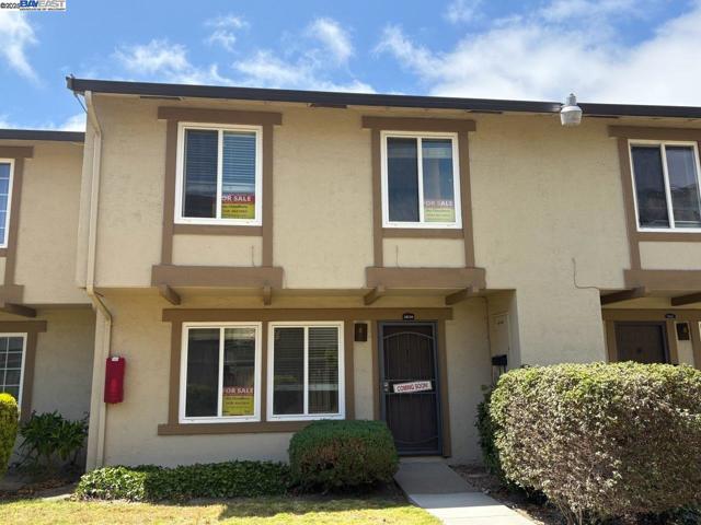 34539 NANTUCKET CMN, Fremont CA: https://media.crmls.org/mediaz/6c0d8da6-2f47-40b2-840b-f7ddb5c7901e.jpg