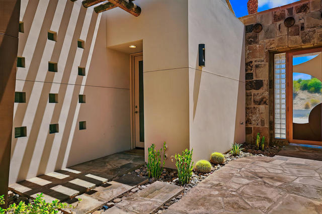 9 Rockcrest, Rancho Mirage CA: https://media.crmls.org/mediaz/6c0db1f4-c173-4d4a-9fe5-897a9b99e8e5.jpg