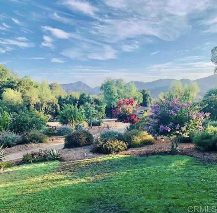 https://media.crmls.org/mediaz/6c0df8f3-4215-4bbd-8733-595b0af0e145.jpg?preset=X-Large