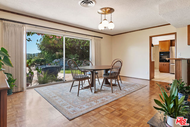 16840 Oak View Drive, Encino CA: https://media.crmls.org/mediaz/6c0e351b-52b4-4f34-b2c0-73fb26a439b7.jpg