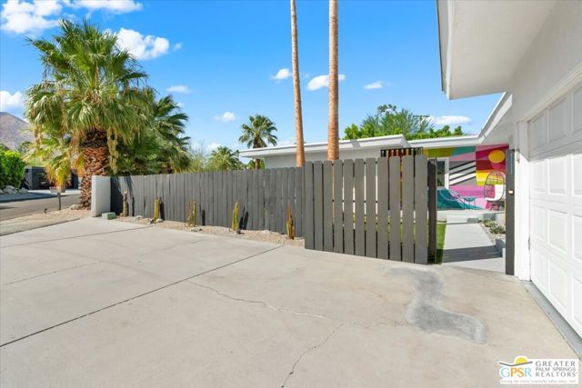 2324 N Girasol Avenue, Palm Springs, CA 92262