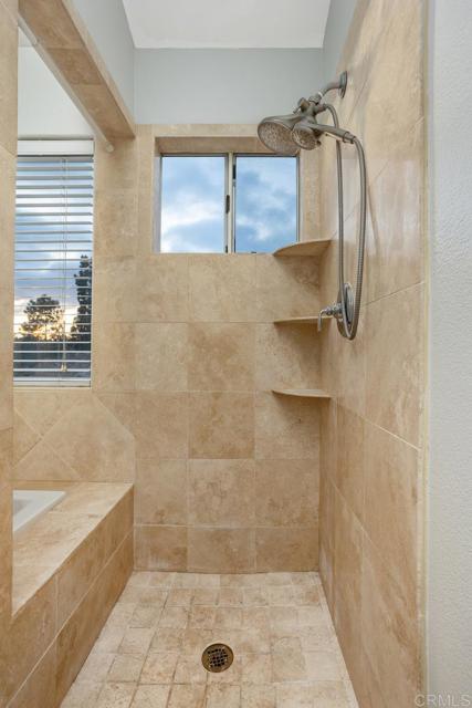 Detail Gallery Image 23 of 36 For 1512 Golfcrest Pl, Vista,  CA 92081 - 3 Beds | 2/1 Baths
