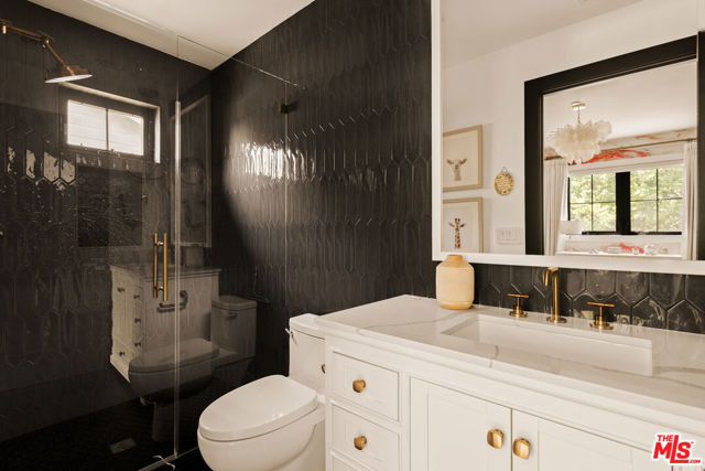 4447 Farmdale Avenue, Studio City CA: https://media.crmls.org/mediaz/6c0f2870-88ec-4d83-a751-b38225ebaebb.jpg