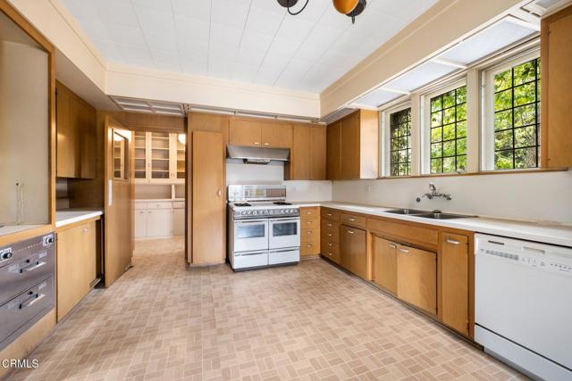 Detail Gallery Image 9 of 19 For 1245 Oak Grove Ave, San Marino,  CA 91108 - 9 Beds | 4/1 Baths