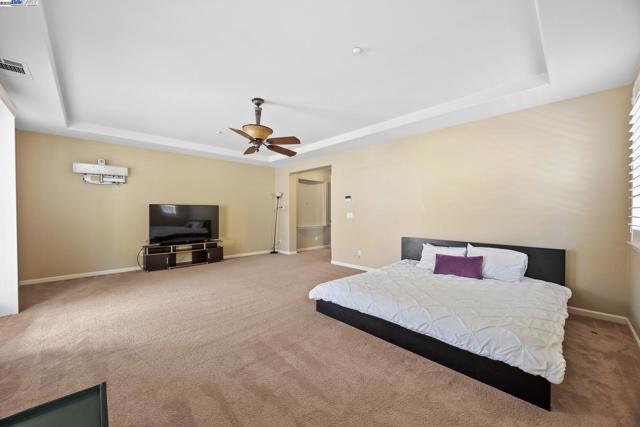2132 Gold Poppy St, Brentwood CA: https://media.crmls.org/mediaz/6c0f6f86-735f-4d7b-b631-adf0a131690b.jpg