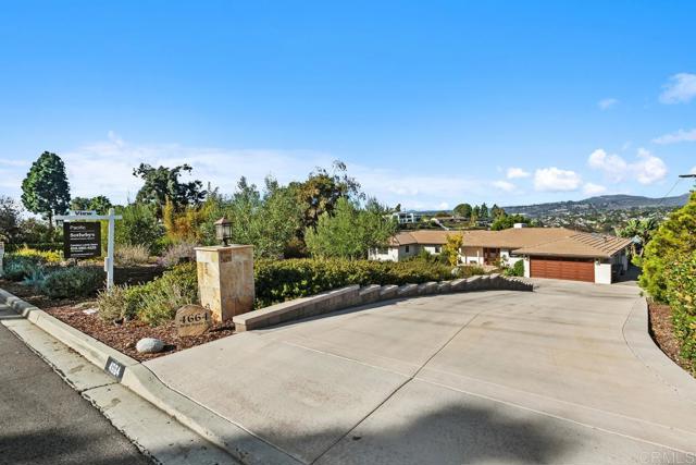 Detail Gallery Image 4 of 60 For 4664 Yerba Santa Drive, San Diego,  CA 92115 - 4 Beds | 3/1 Baths