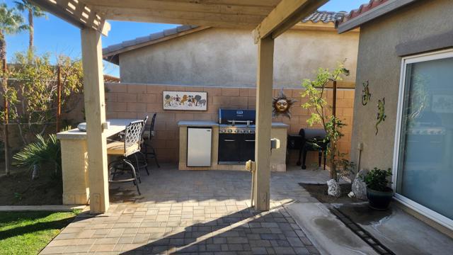 1002 Alta Cresta, Palm Springs CA: https://media.crmls.org/mediaz/6c0f85b9-10be-4e9c-93e5-988f33174440.jpg