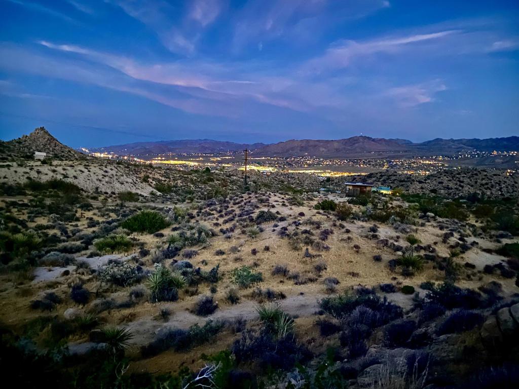 https://media.crmls.org/mediaz/6c0fb138-9f04-4004-846d-2ce6239d0192.jpg?preset=X-Large