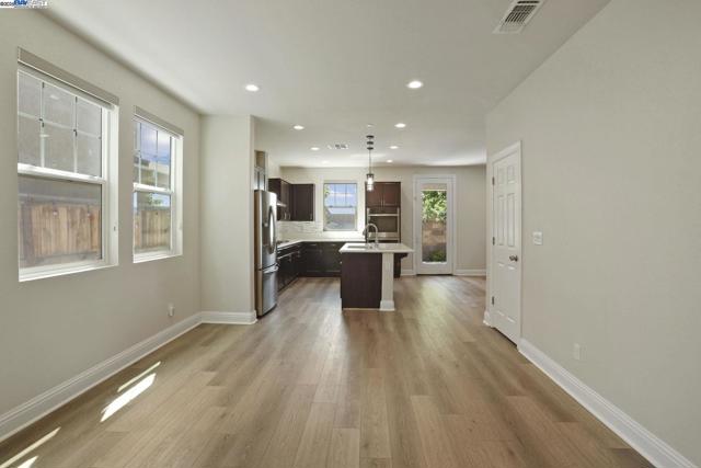 1503 S Oliveira Dr, Mountain House CA: https://media.crmls.org/mediaz/6c104375-9495-42d5-9fde-2c9df6c4be20.jpg
